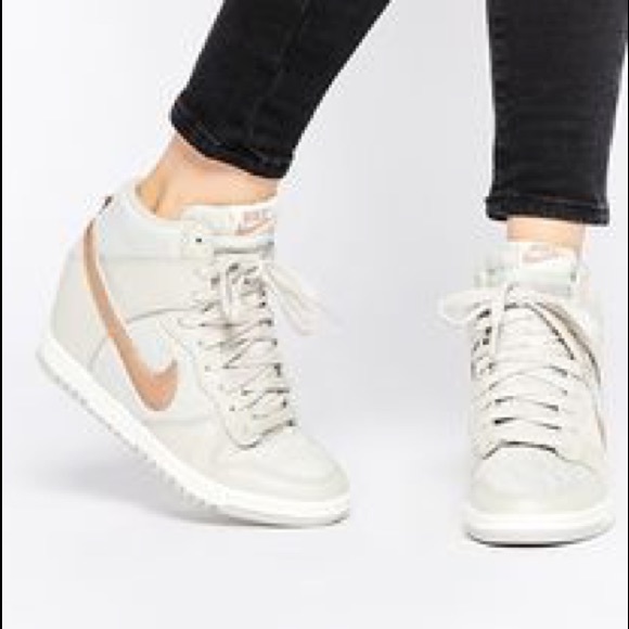nike wedge tennis shoes